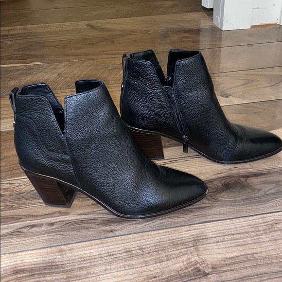 Black heeled booties - Picture 2 of 5